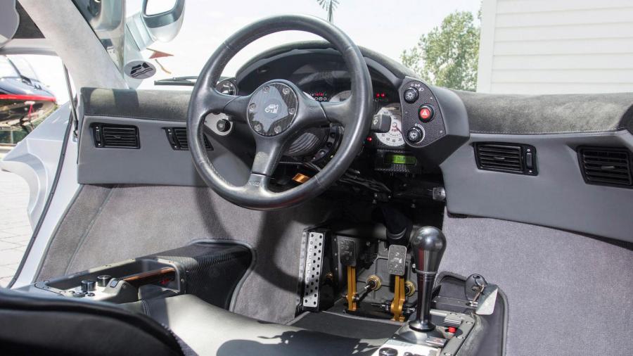 Интерьер McLaren F1 1994 года  (NA) (фото 10 из 34)